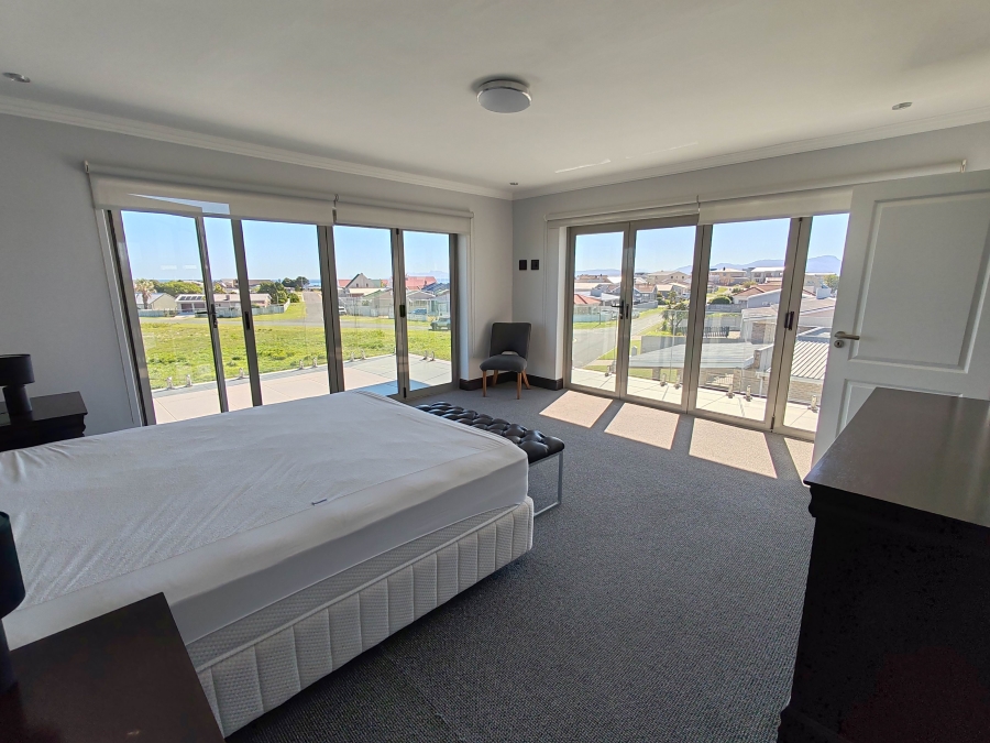 7 Bedroom Property for Sale in Perlemoenbaai Western Cape